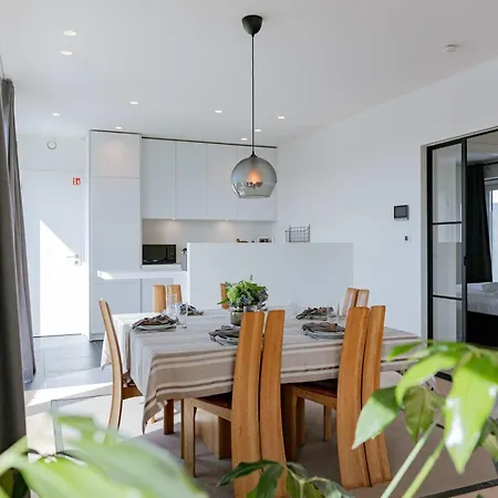 Апартаменты Huswell - Spacious In With Big Terrace