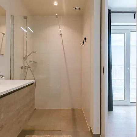 Huswell - Spacious In With Big Terrace Апартаменты *